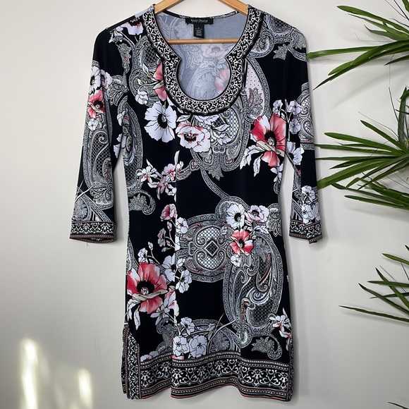 White House Black Market || Horseshoe Neckline Print Tunic - Picture 17 of 17